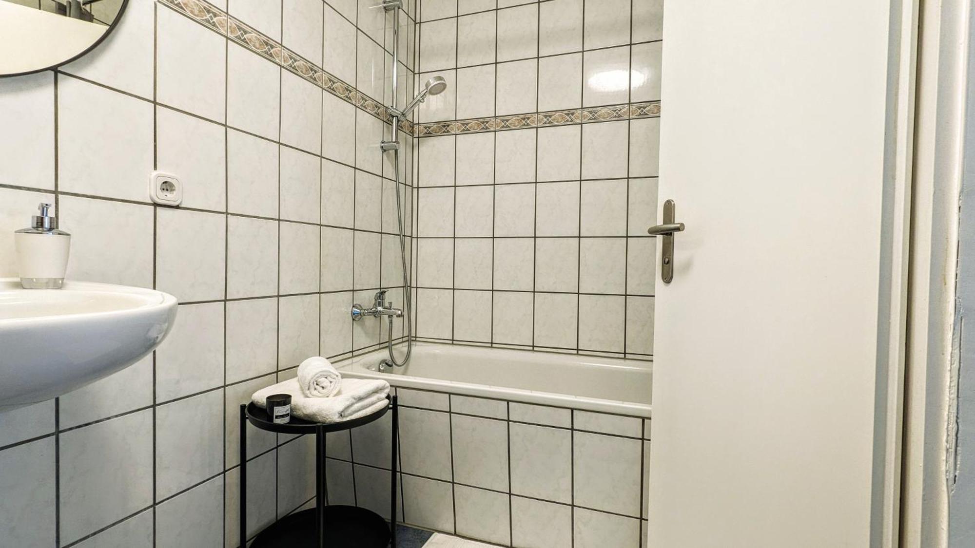 Tt Living Apartments Bonitas & Divinitas I 2 Schlafzimmer I Kueche I Vollbad I Waschmaschine Rellingen エクステリア 写真
